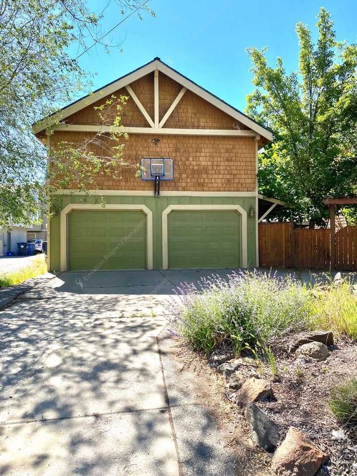 1443 Nw 7th St - Photo 2 of 29