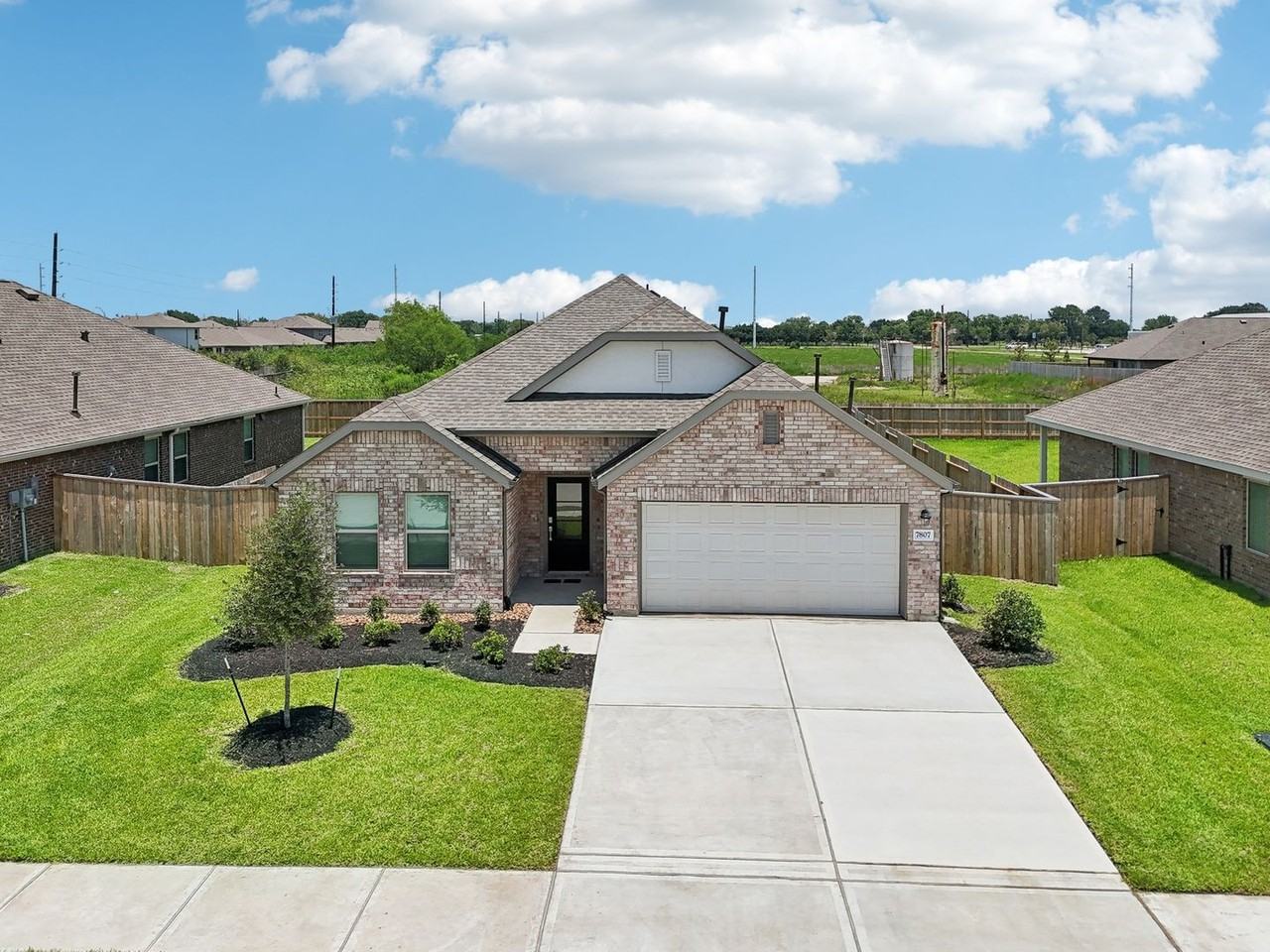 7807 Eagle Creek Ln - Photo 3 of 21