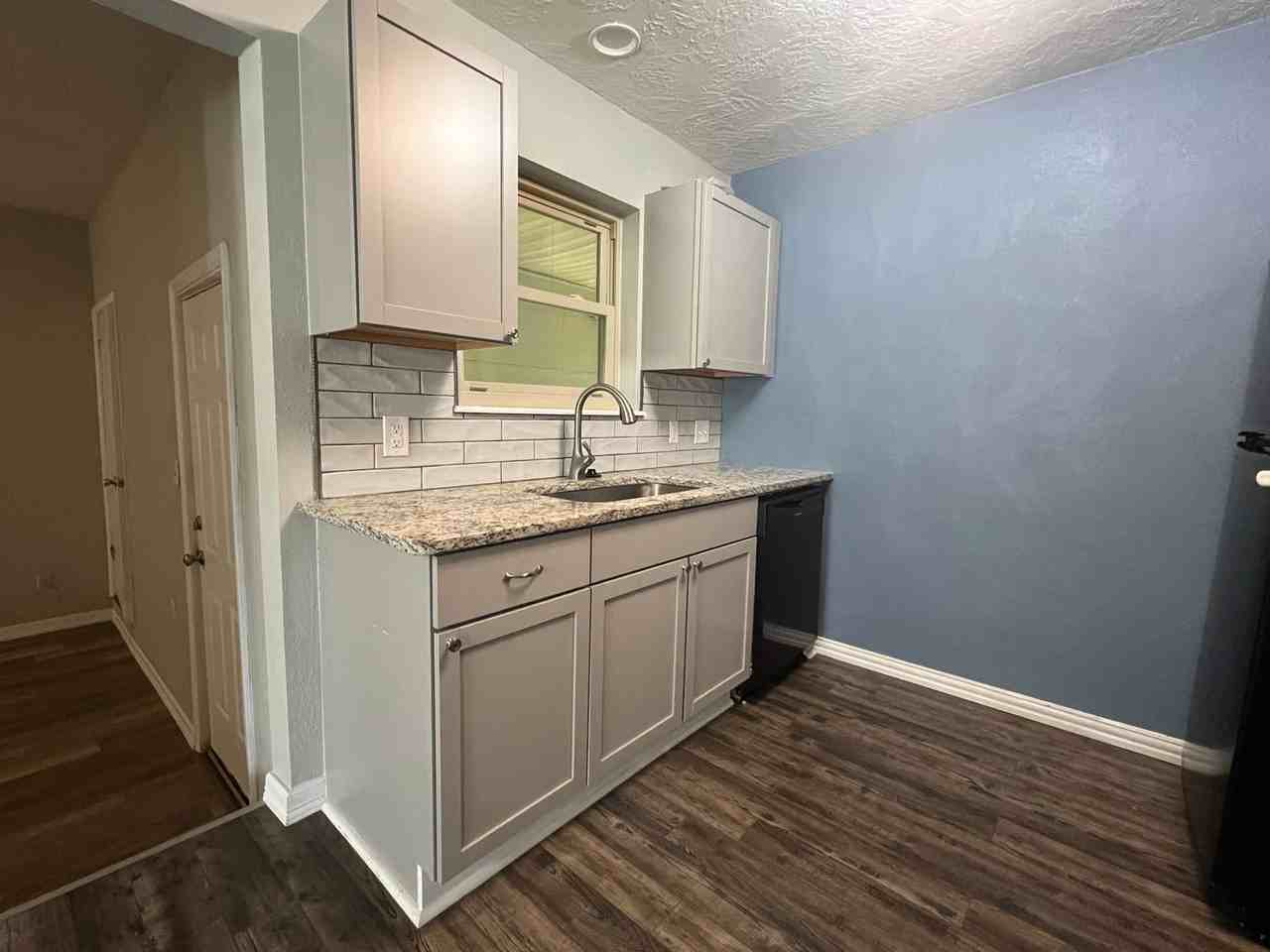 6407 Nw Euclid Ave - Photo 4 of 19