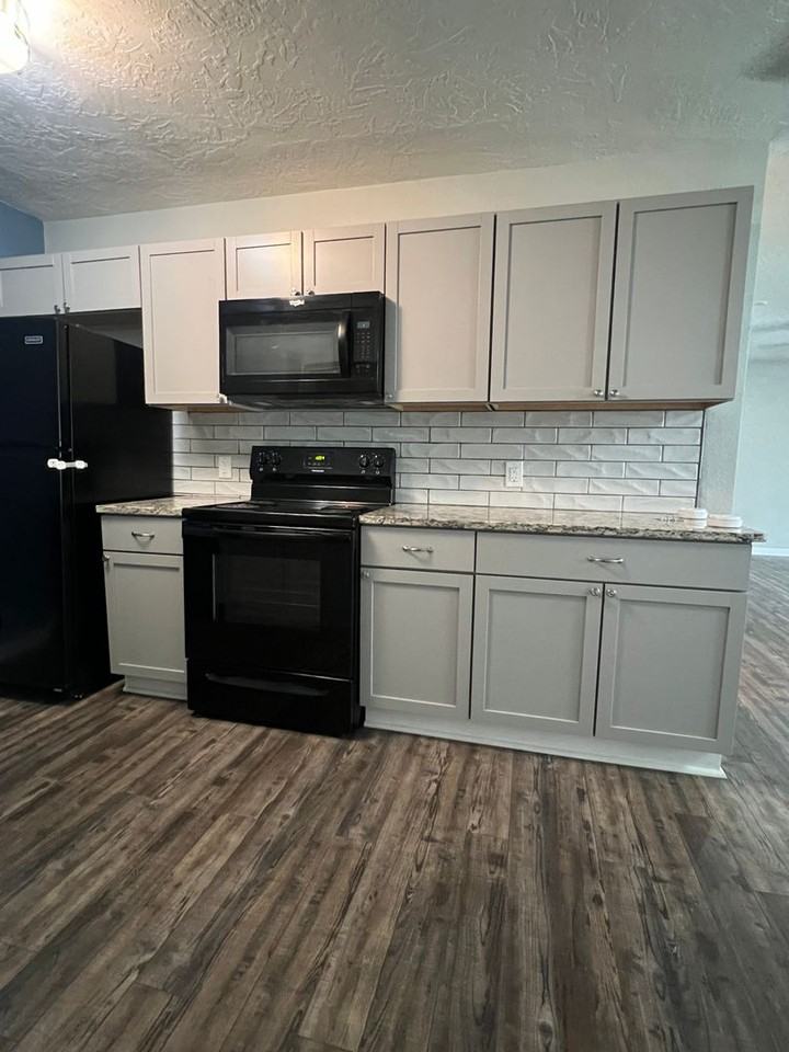 6407 Nw Euclid Ave - Photo 6 of 19