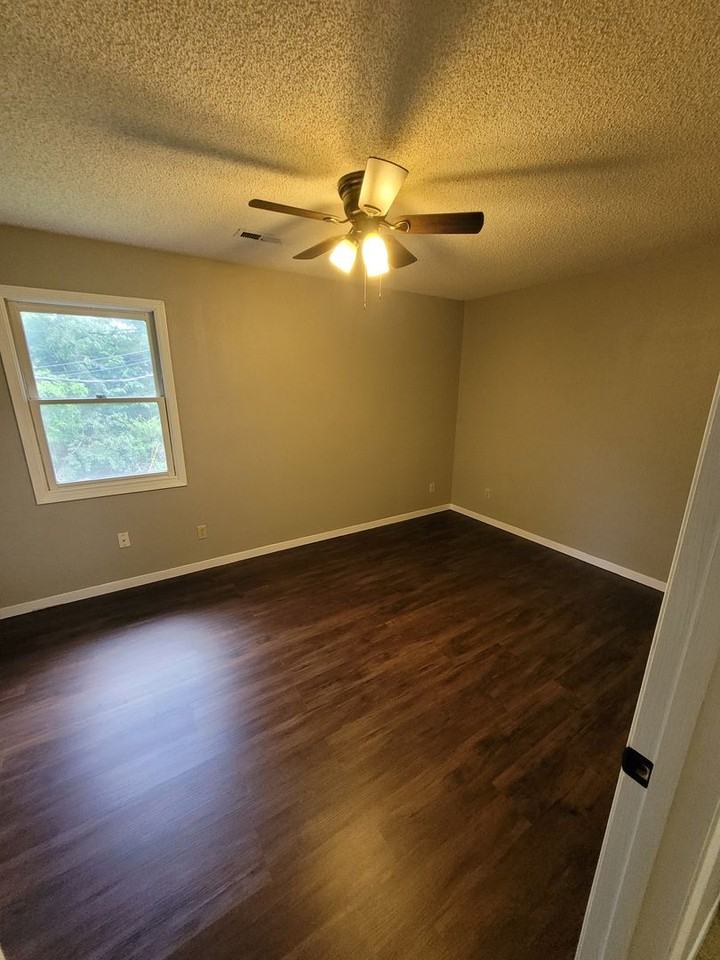 Cross Creek Apartments - Photo 5 of 7