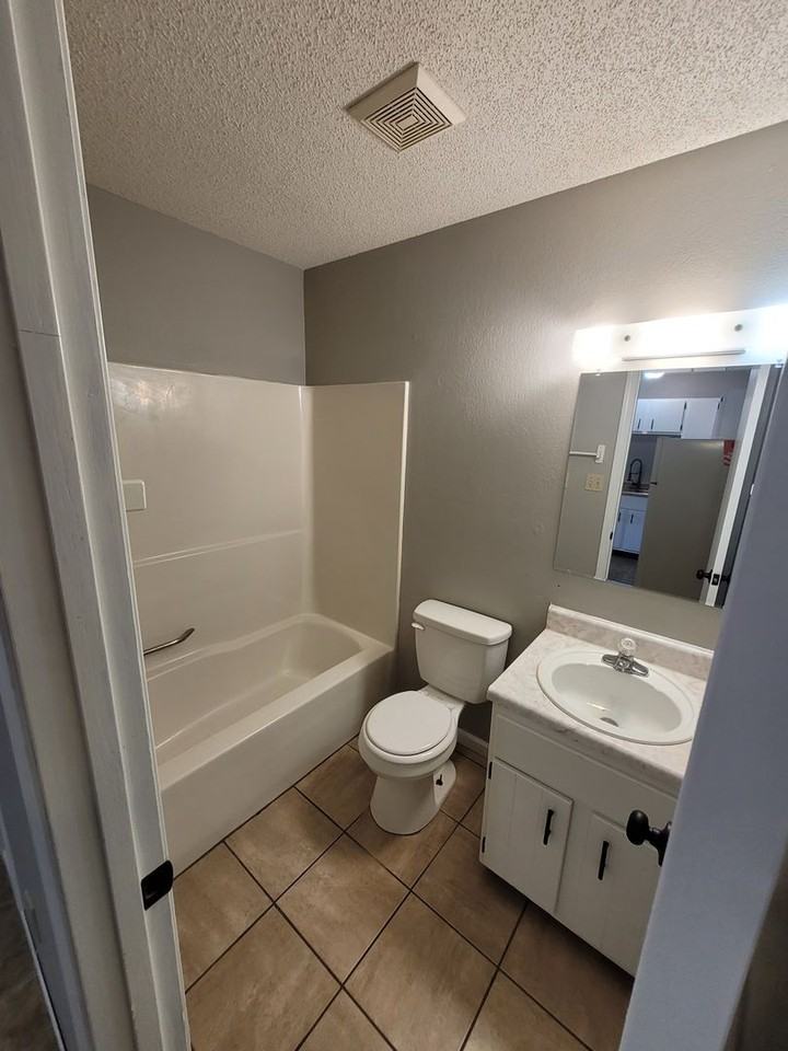 Cross Creek Apartments - Photo 6 of 7