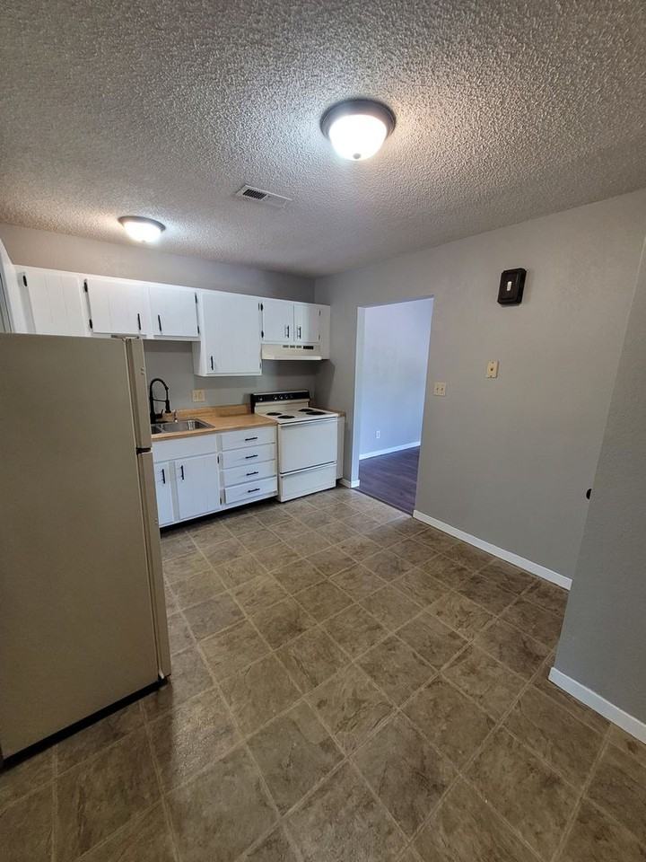 Cross Creek Apartments - Photo 7 of 7