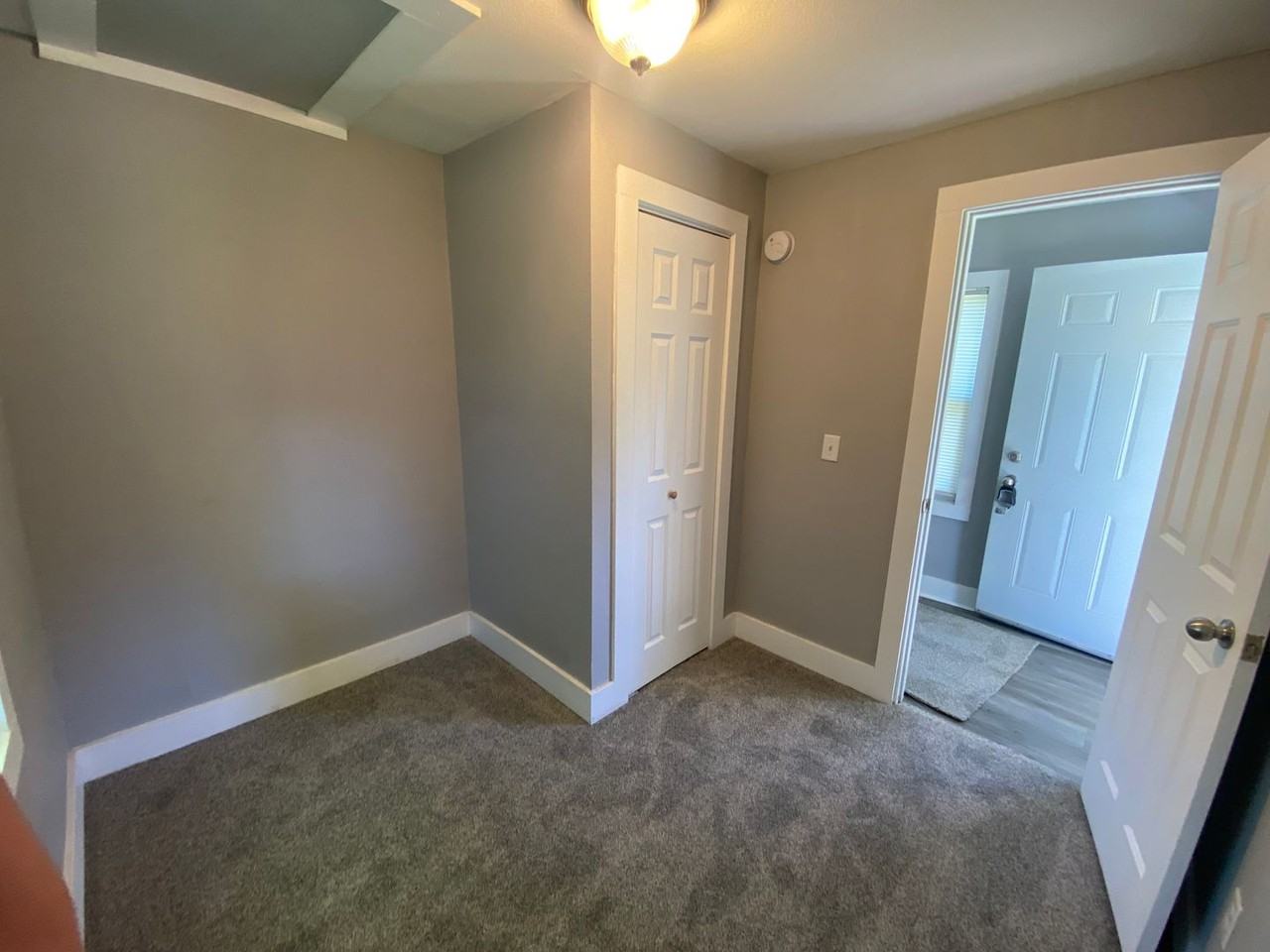 1439 39th St - Photo 2 of 10