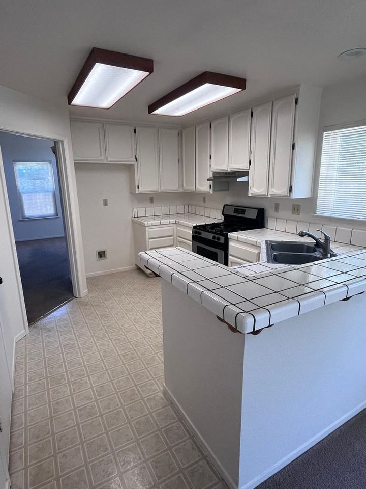 9013 Figtree Ct - Photo 2 of 16
