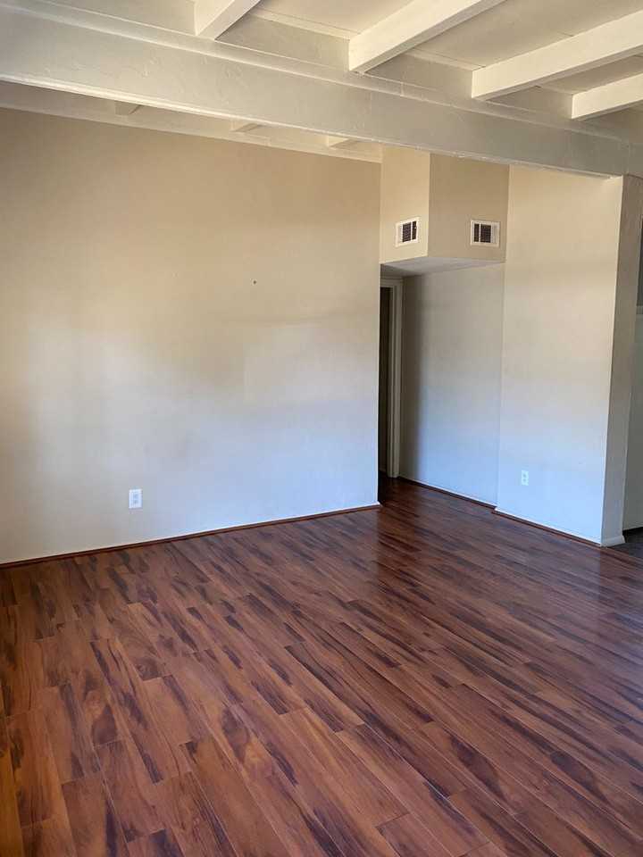 707 Boxwood Dr - Photo 2 of 17