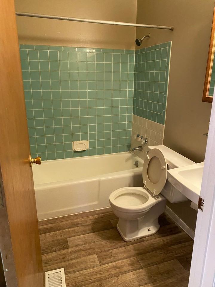 910 914 Lake Ave Apartments - Photo 2 of 8