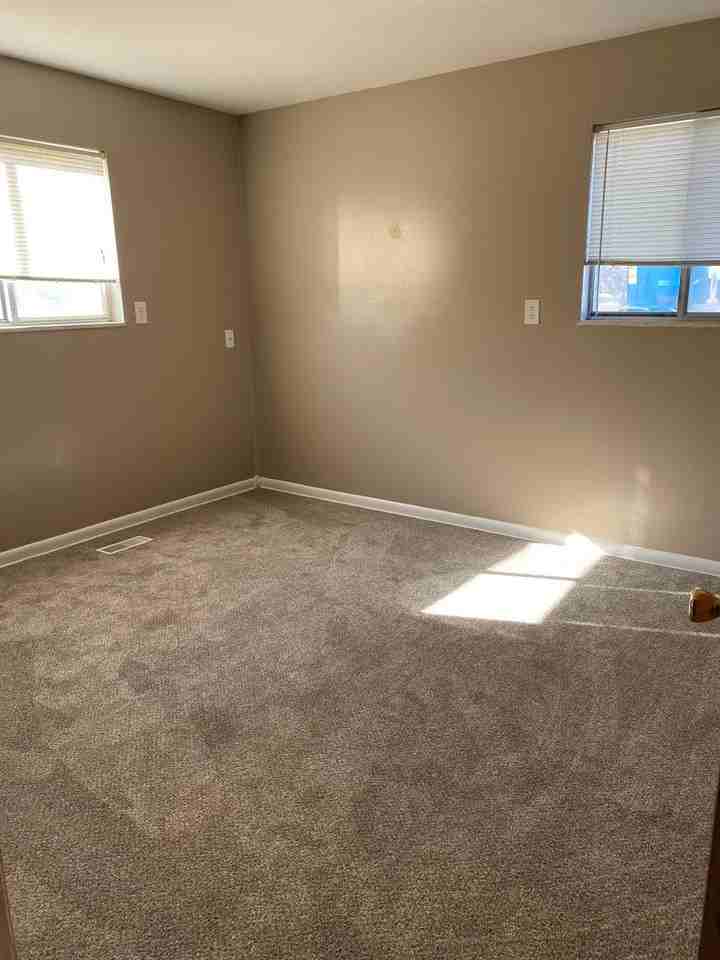 910 914 Lake Ave Apartments - Photo 3 of 8