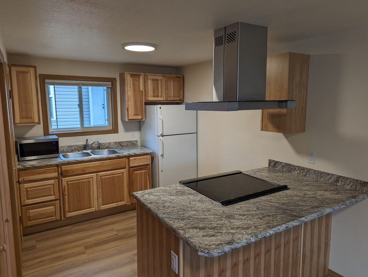 MON206 - Photo 2 of 6