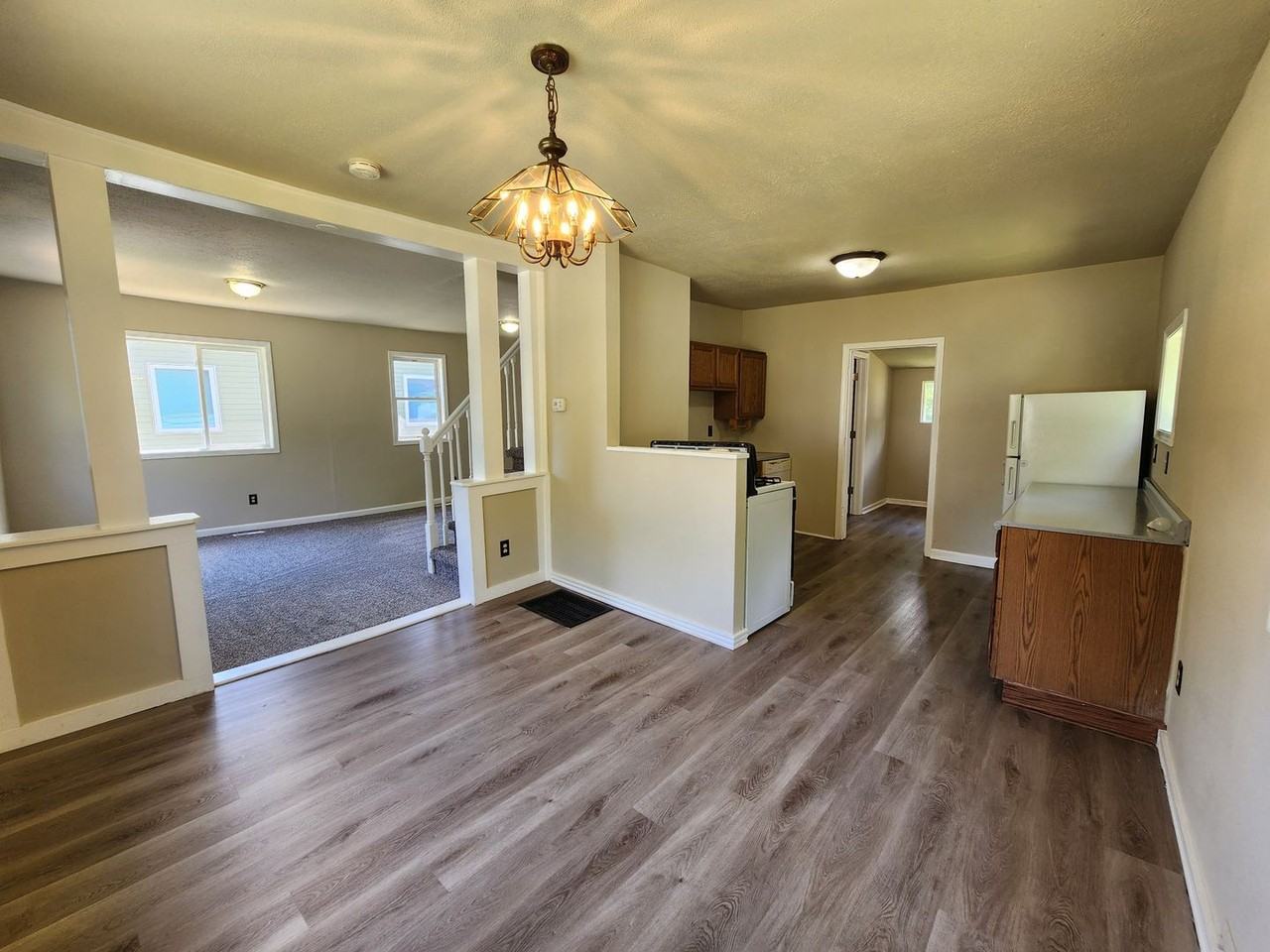 112 Davis Ave - Photo 3 of 21