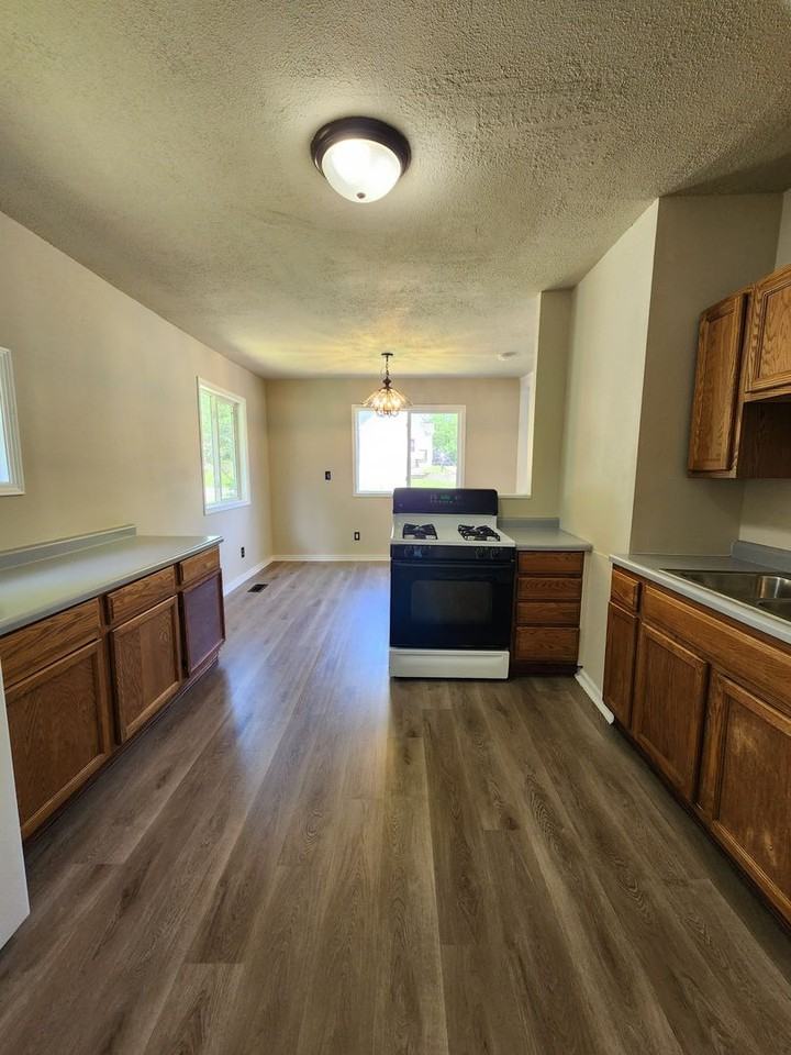 112 Davis Ave - Photo 4 of 21