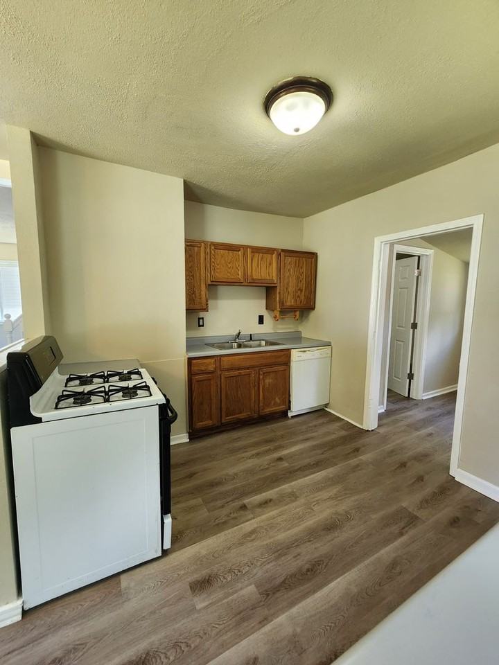 112 Davis Ave - Photo 5 of 21