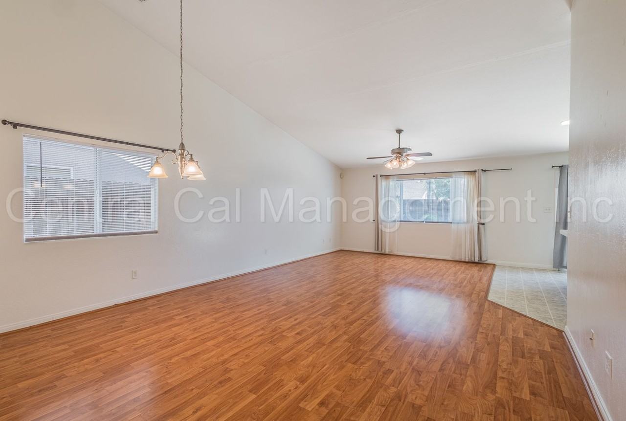 2506 Berkshire Rd - Photo 3 of 24