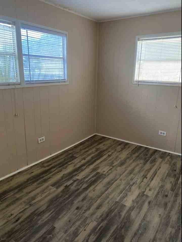 1505 Goodyear Ave #16 - Photo 5 of 11