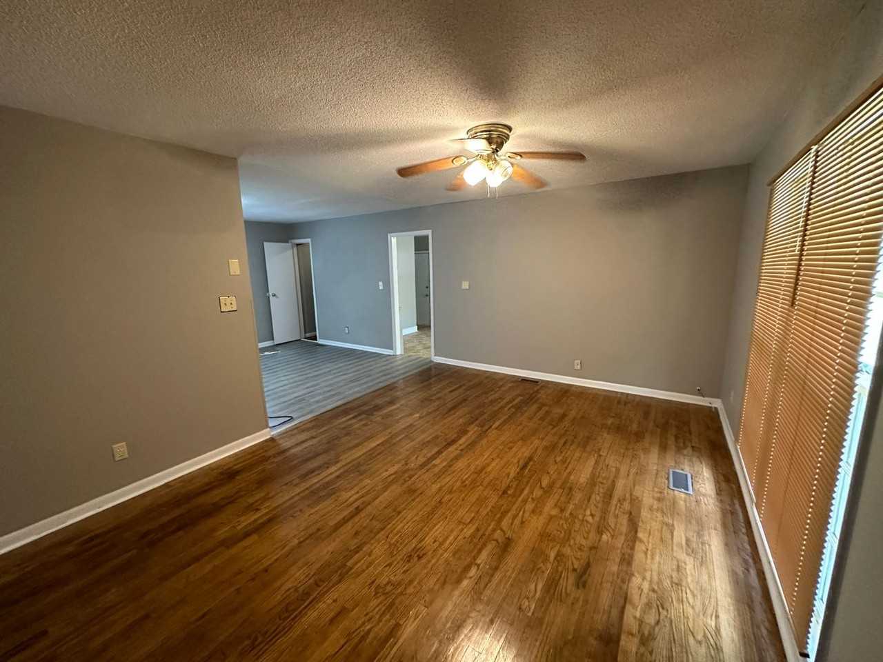 3211 E Brinkley Dr - Photo 2 of 24