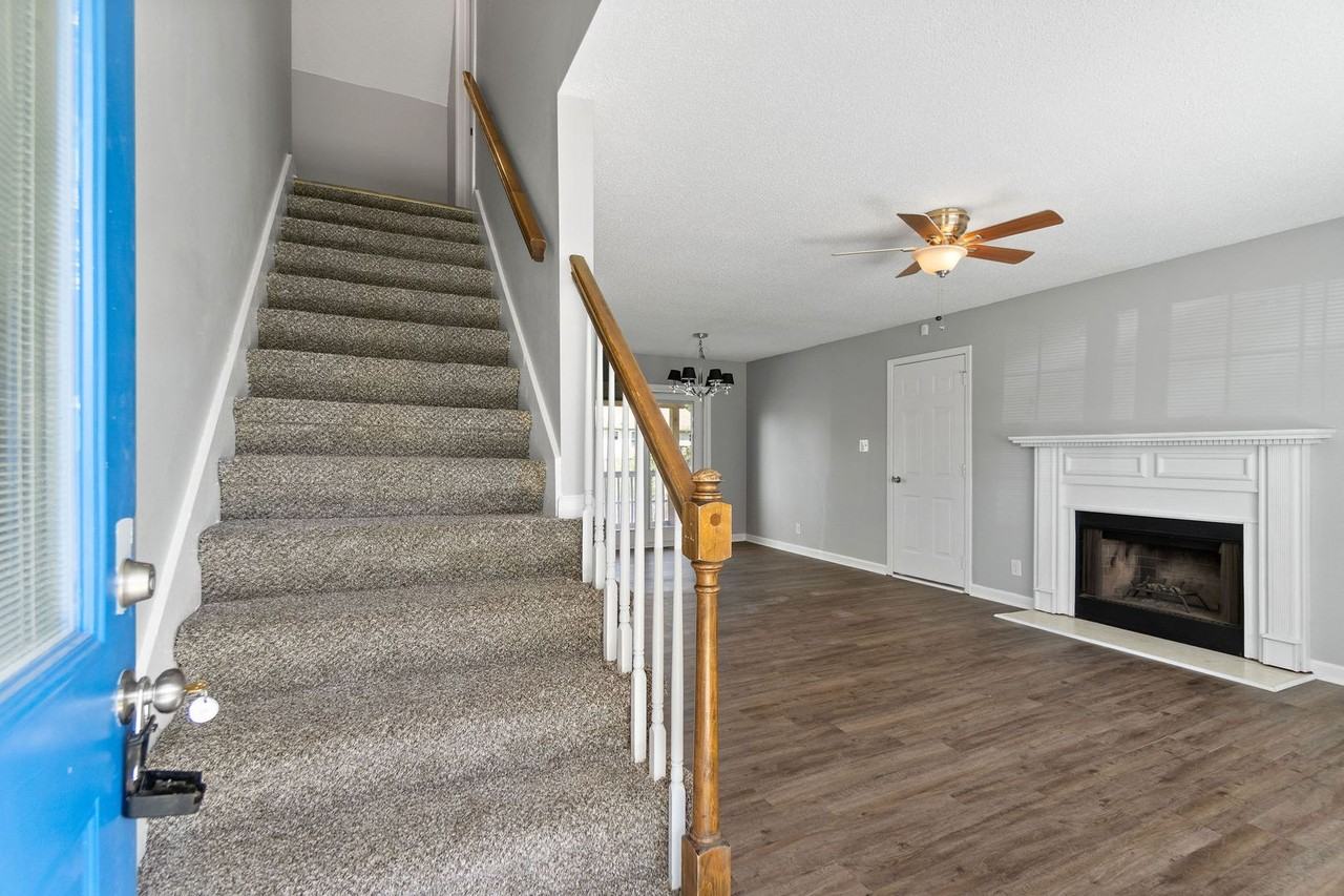 1235 Crystal Dr - Photo 4 of 27