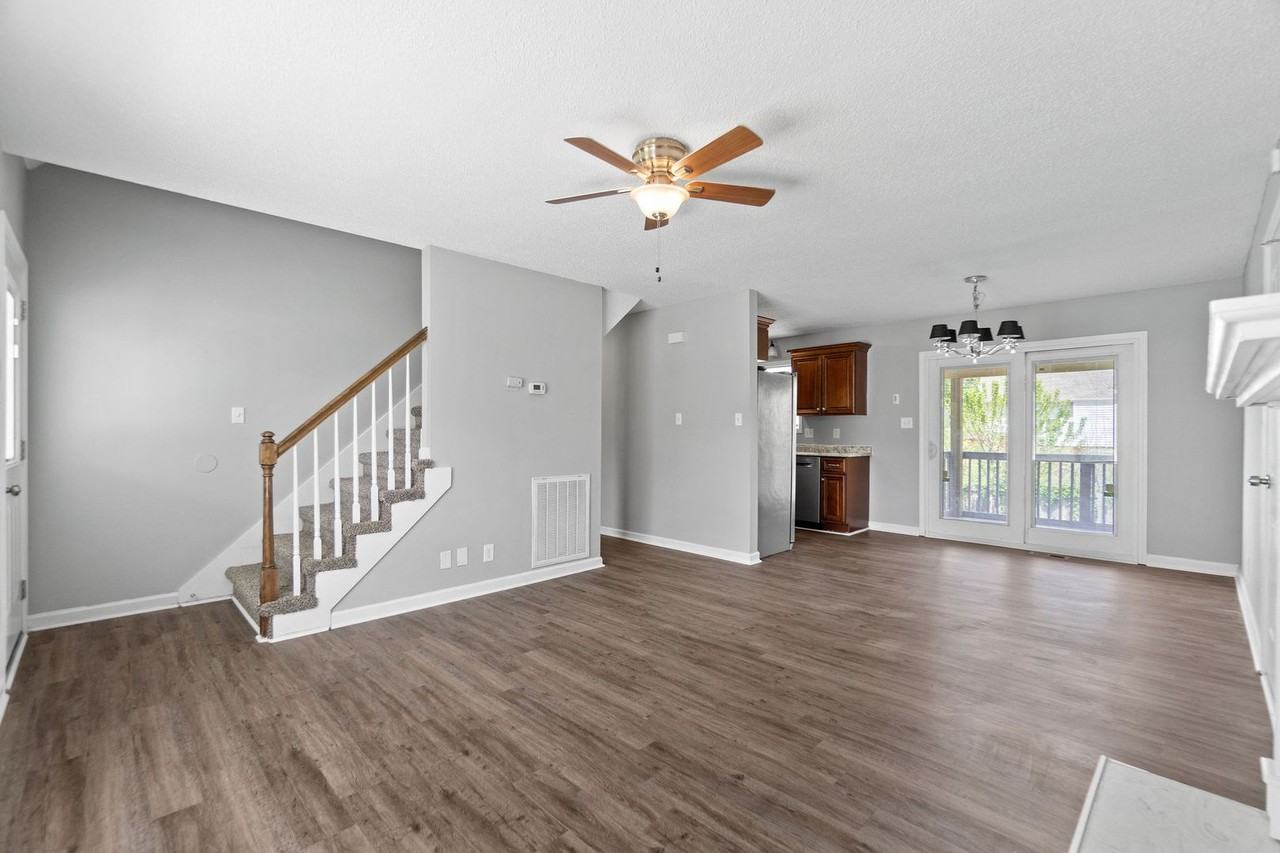 1235 Crystal Dr - Photo 5 of 27