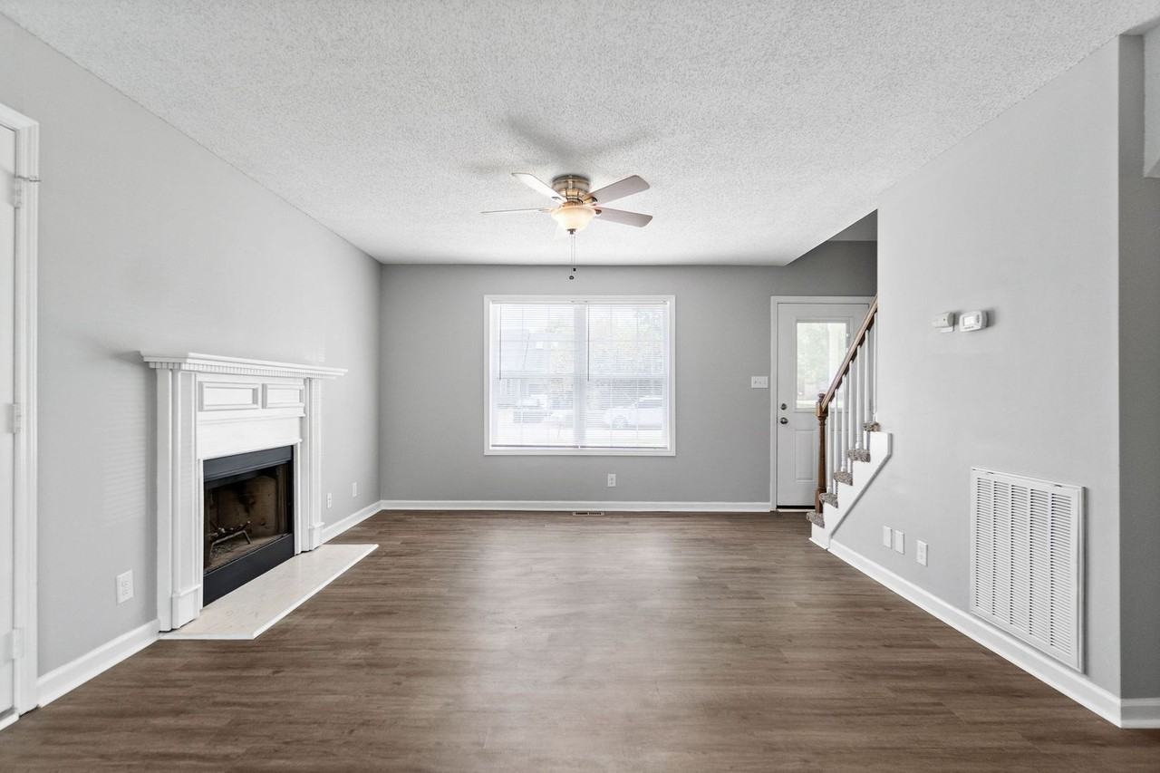 1235 Crystal Dr - Photo 7 of 27