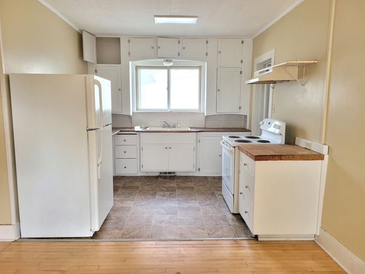 455 1st Ave - Photo 6 of 16