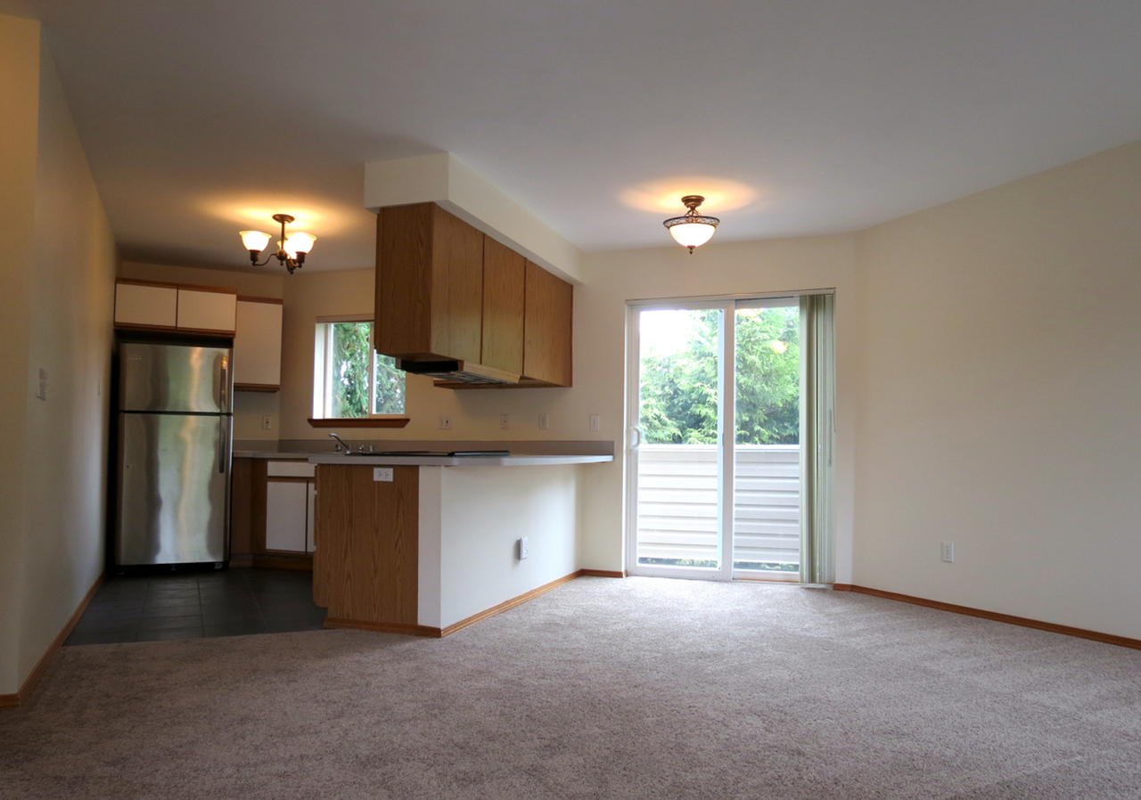 15101 Admiralty Way #201 - Photo 3 of 12