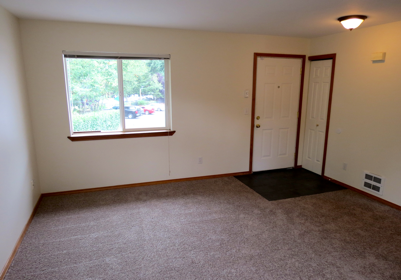15101 Admiralty Way #201 - Photo 4 of 12