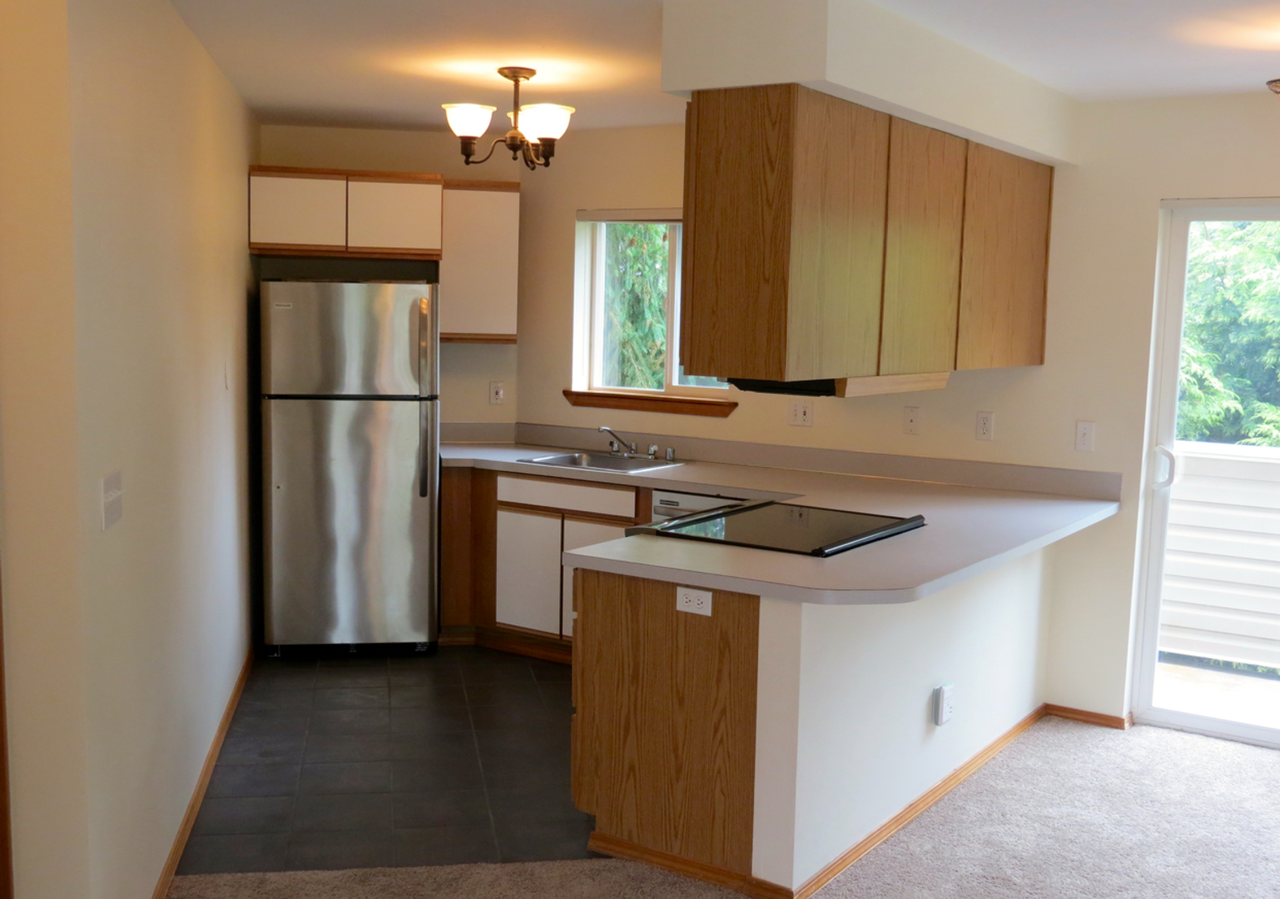 15101 Admiralty Way #201 - Photo 5 of 12