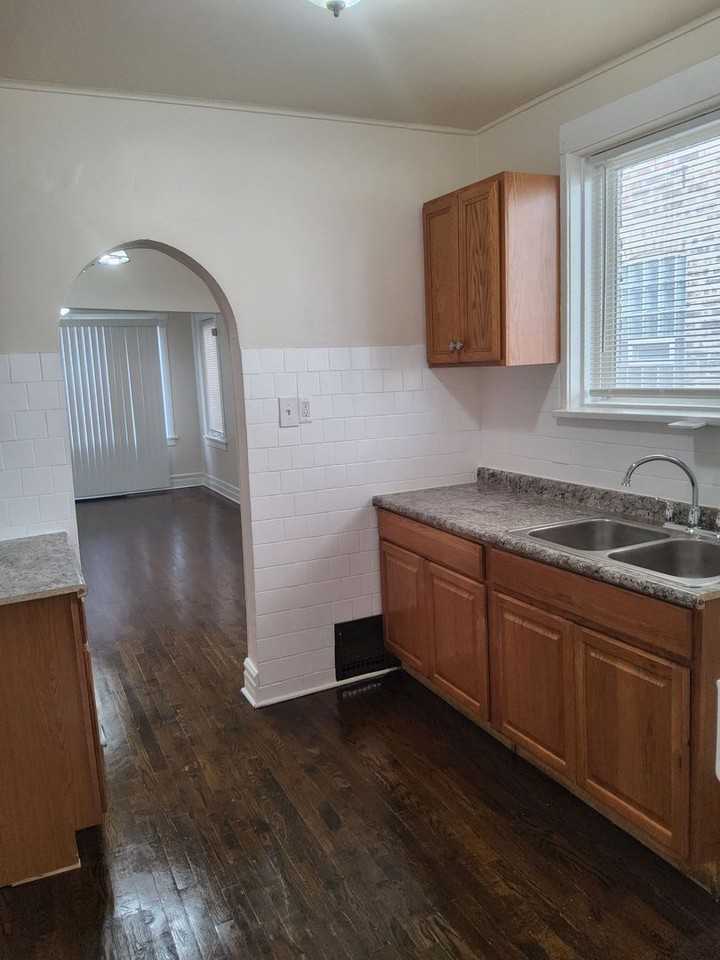 9155 S Racine Ave - Photo 3 of 12