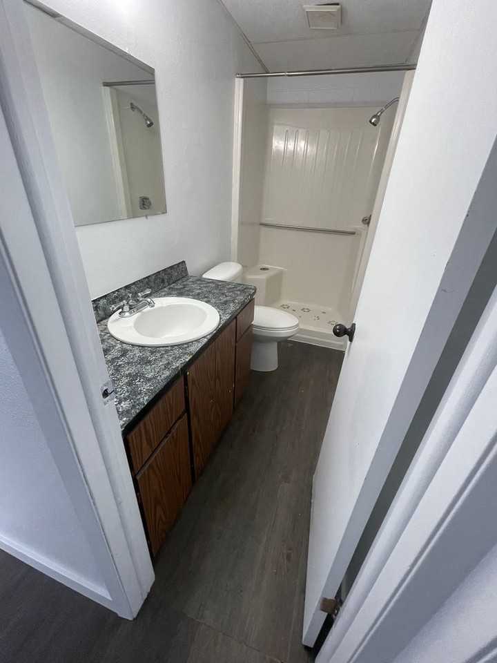 117 7th ST SE - Photo 2 of 6