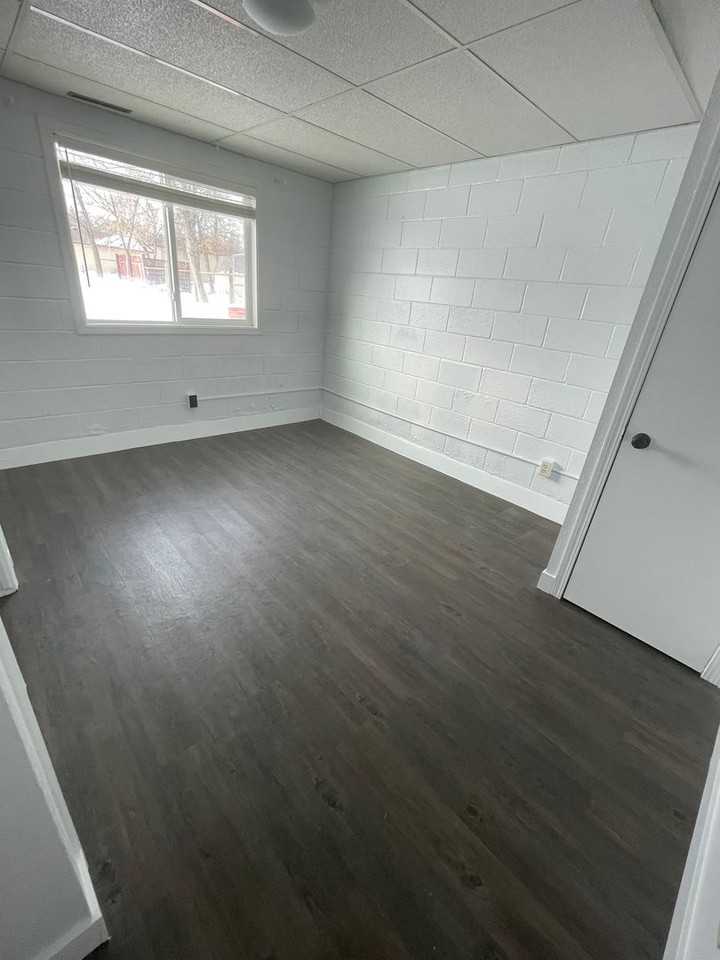 117 7th ST SE - Photo 3 of 6