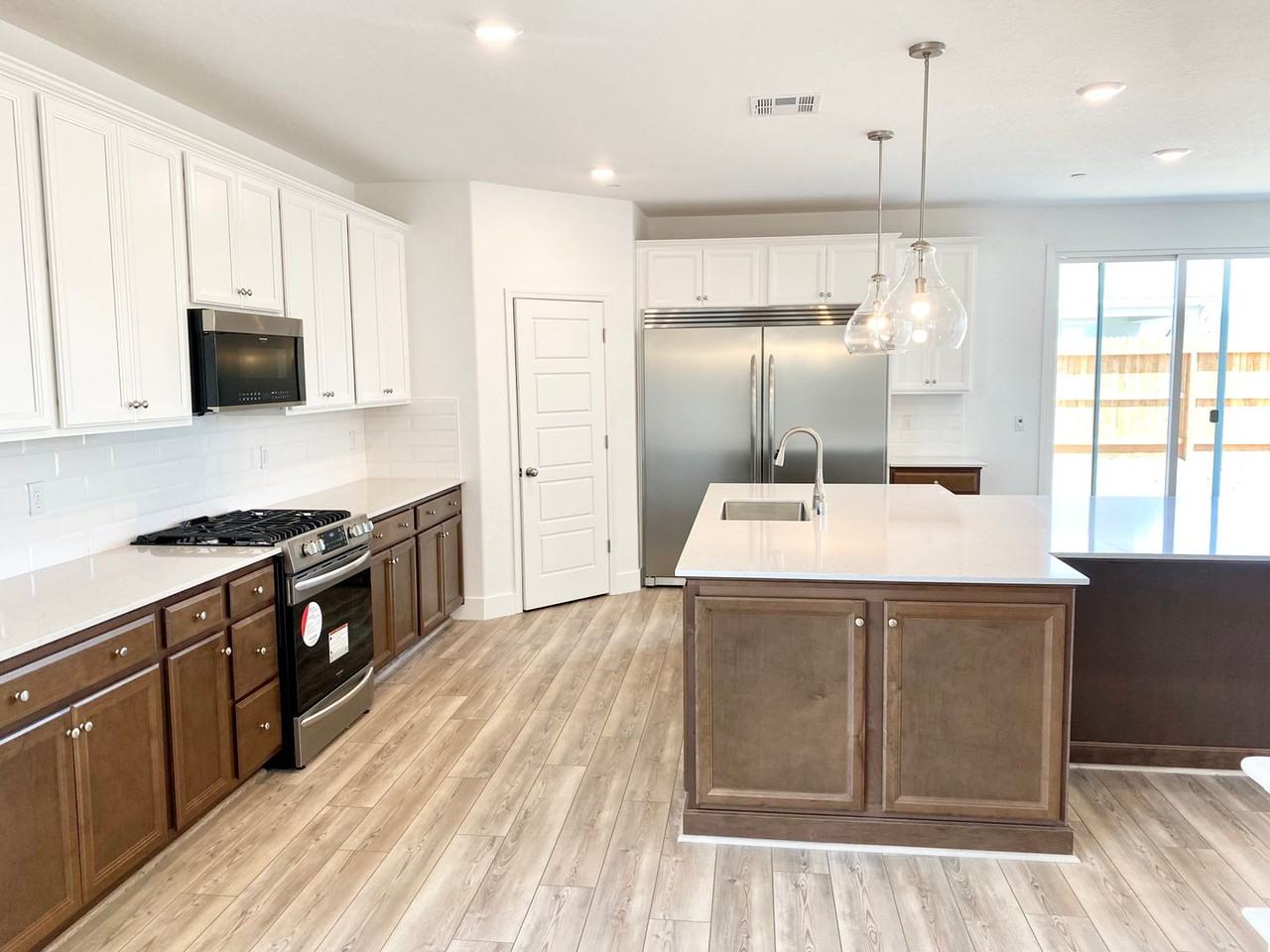 5817 E Truman Ave - Photo 6 of 30