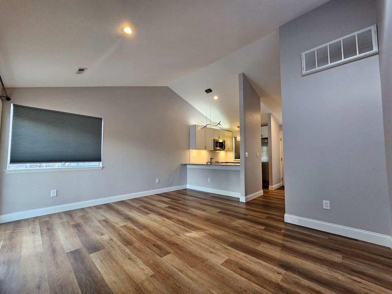 2052 Sunridge Cir - Photo 3 of 16