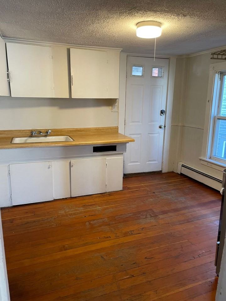 201 Elm Street - Photo 3 of 12