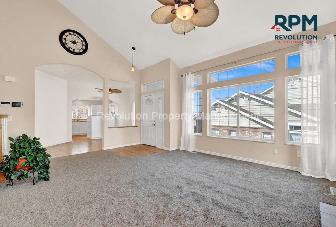 1026 Daybreak Dr - Photo 3 of 27