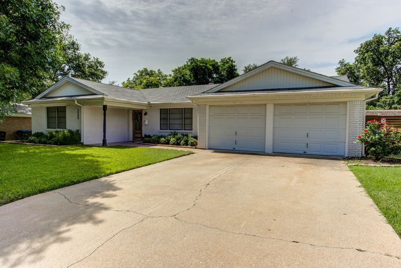 3549 Wedgway Dr - Photo 3 of 44