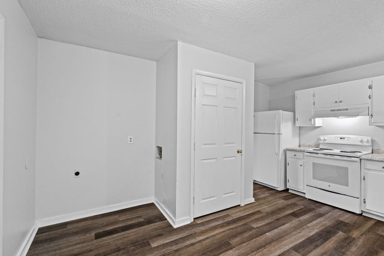 Warrenton Village - Photo 5 of 8