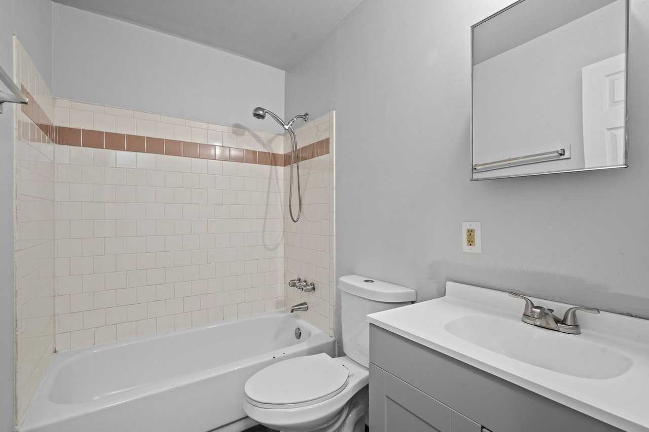 Warrenton Village - Photo 6 of 8