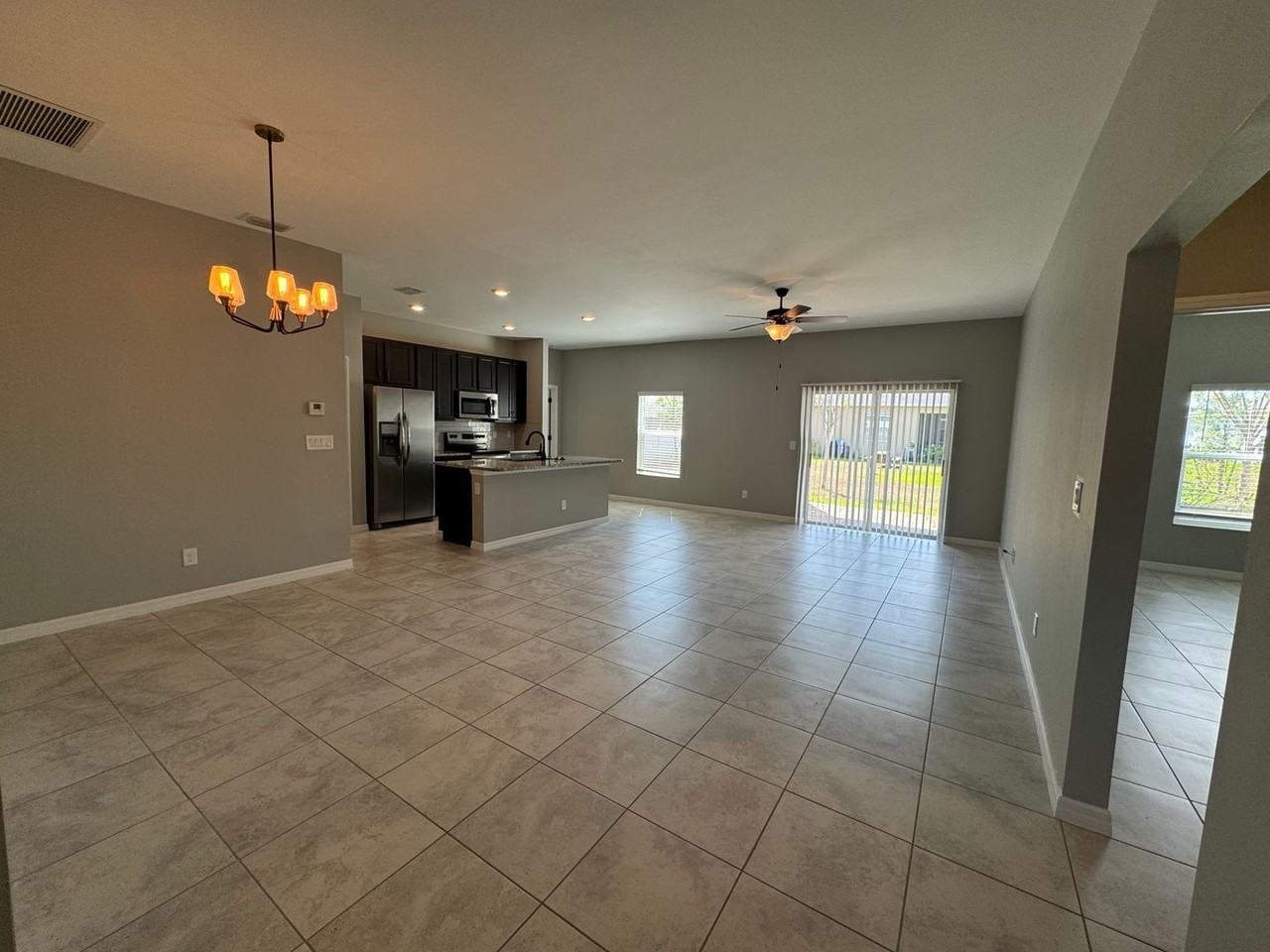 2233 S Chamberlain Blvd - Photo 3 of 24