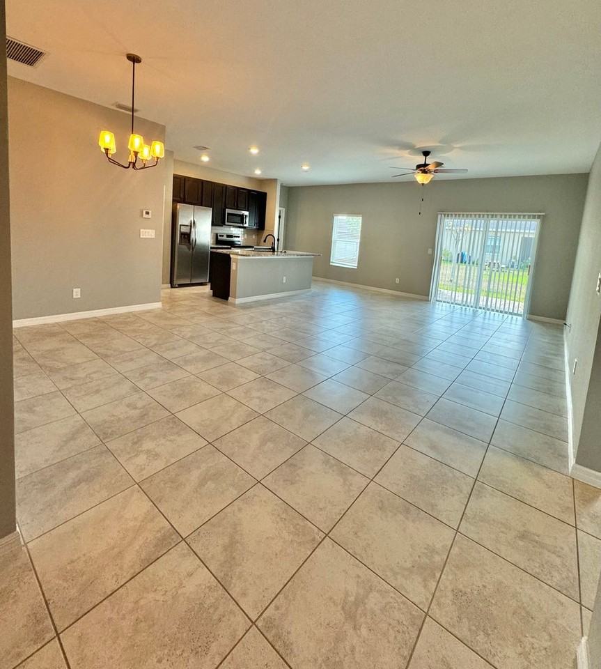 2233 S Chamberlain Blvd - Photo 4 of 24