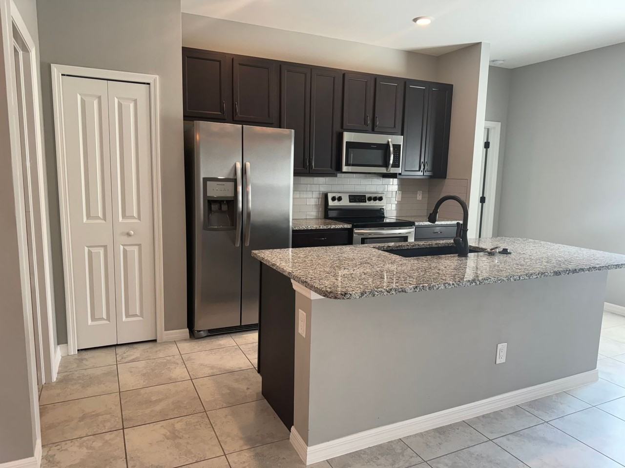 2233 S Chamberlain Blvd - Photo 5 of 24