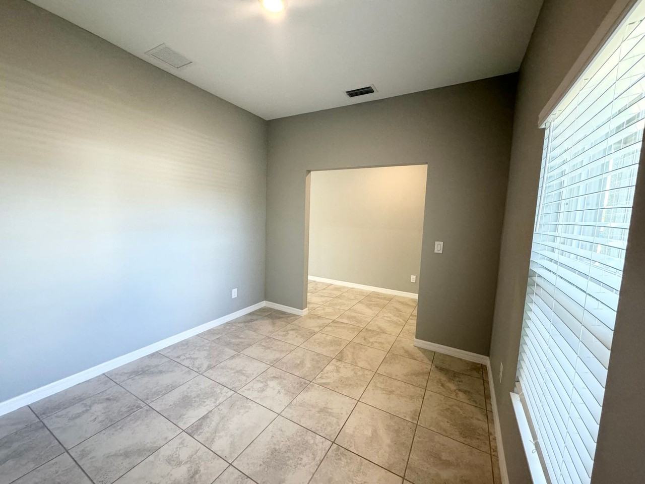 2233 S Chamberlain Blvd - Photo 7 of 24