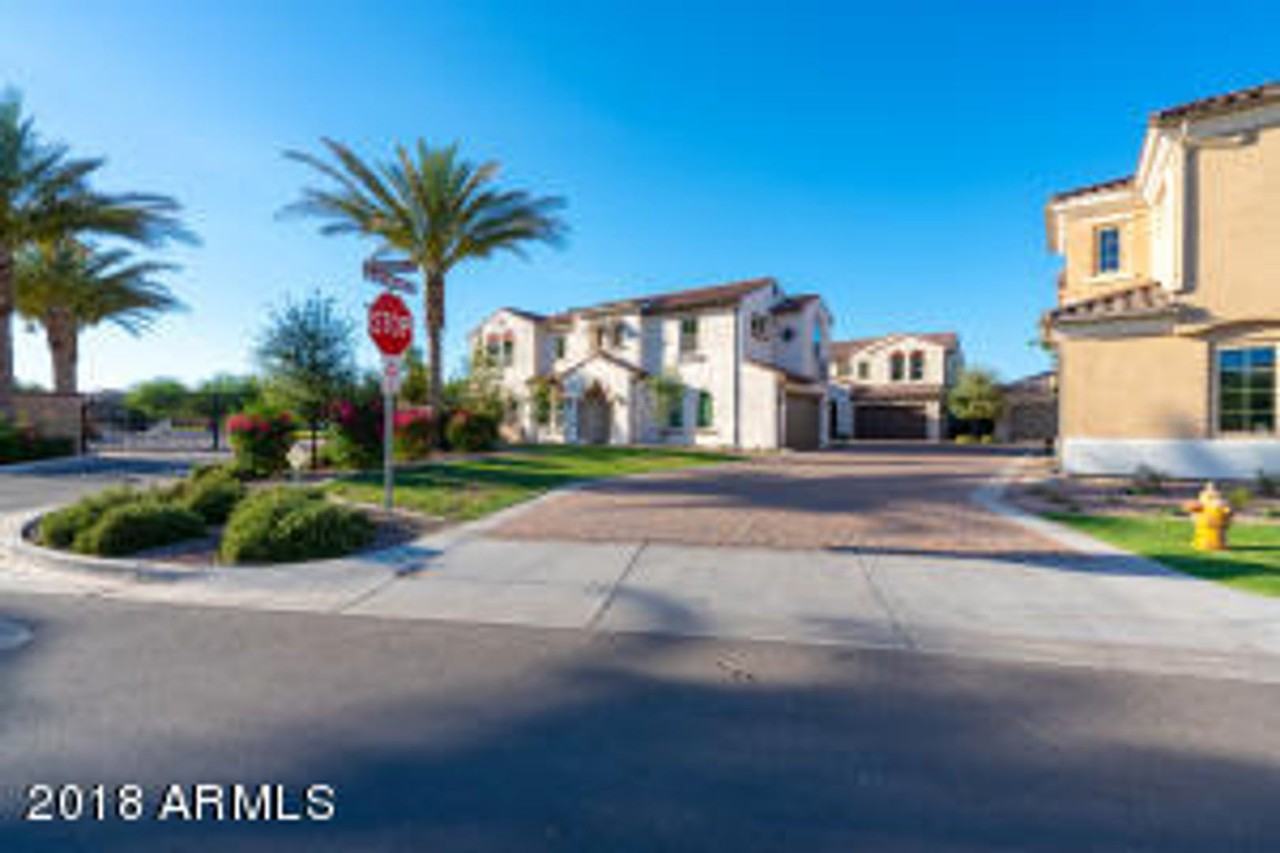 4015 S Pecan Dr - Photo 3 of 31