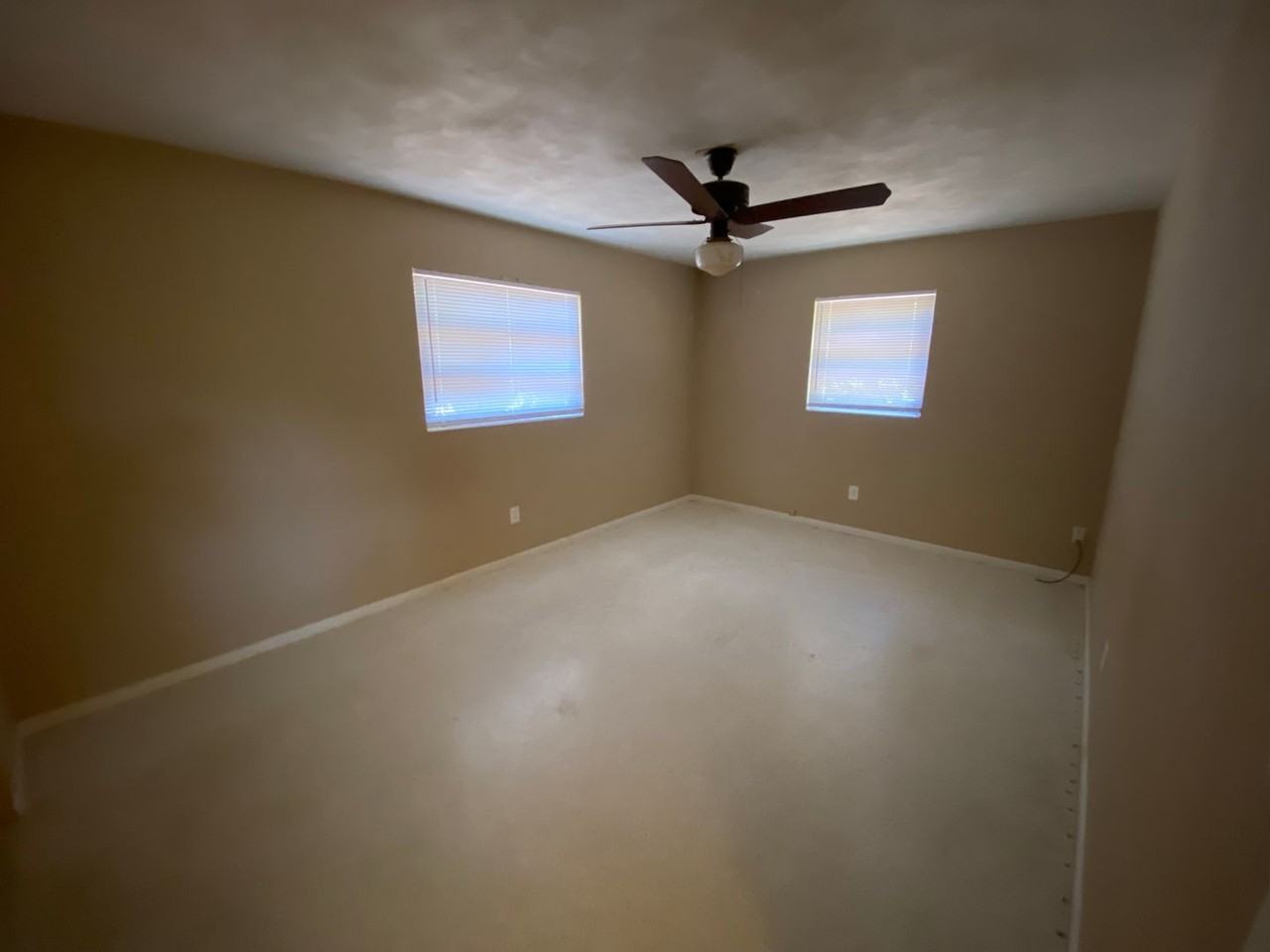 2325 Poinsettia Dr - Photo 3 of 8