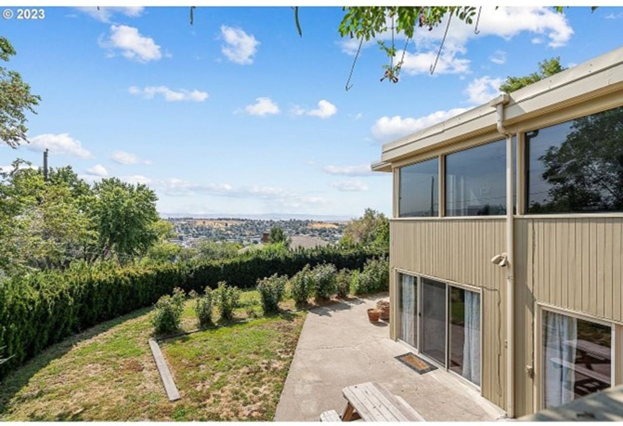 411 Nw Horn Ave - Photo 3 of 39