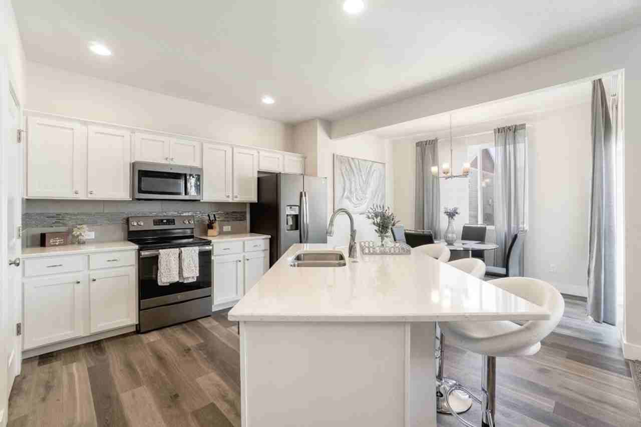 1109 103rd Ave - Photo 3 of 14