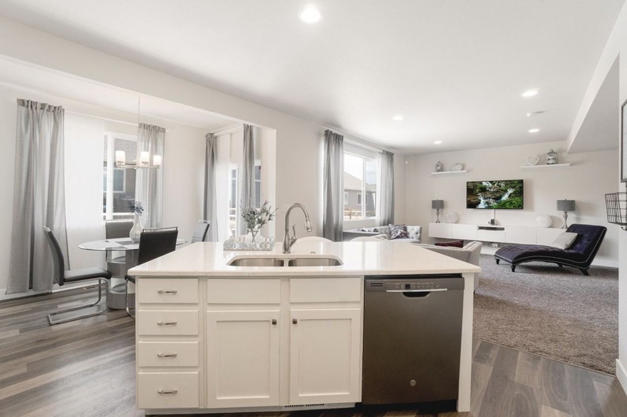 1109 103rd Ave - Photo 4 of 14