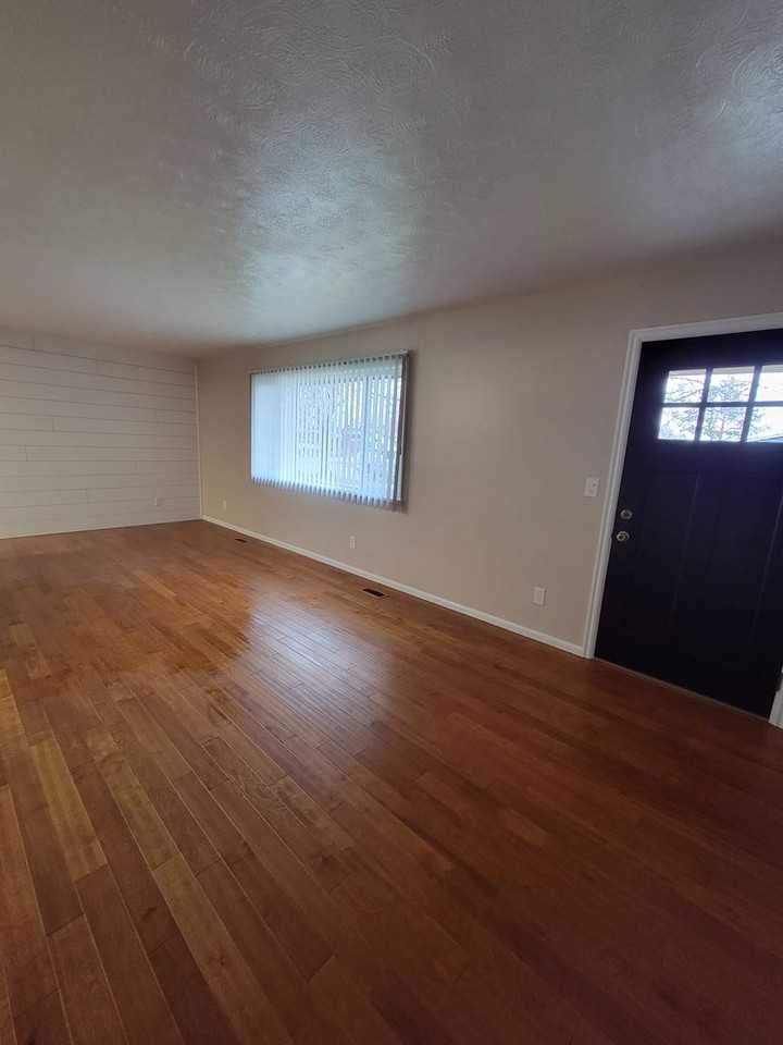 330-338 NW 7th Street - Photo 3 of 27