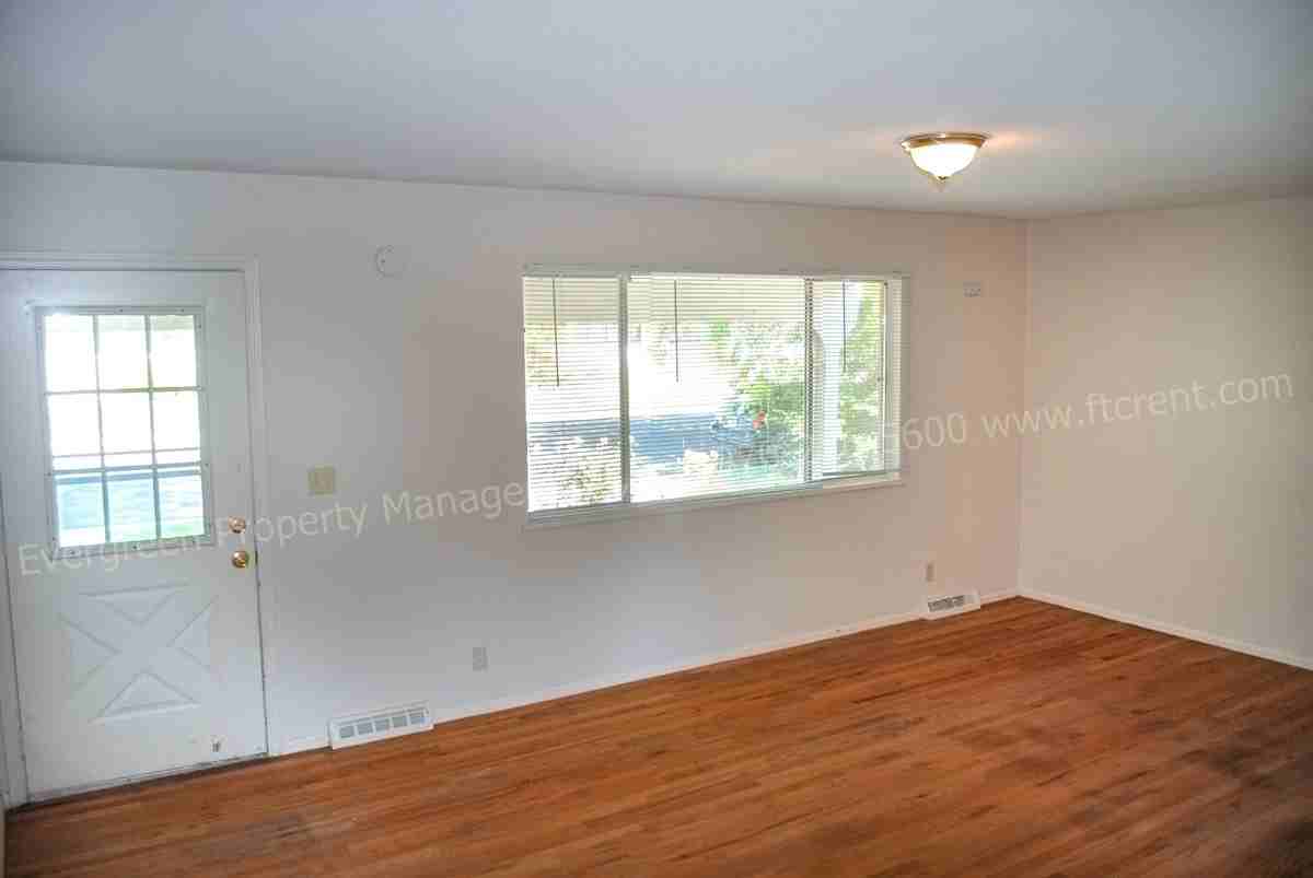 1228 Southridge Dr - Photo 2 of 19