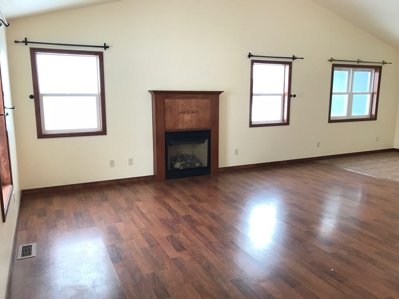 7265 Rosemary Dr - Photo 3 of 23