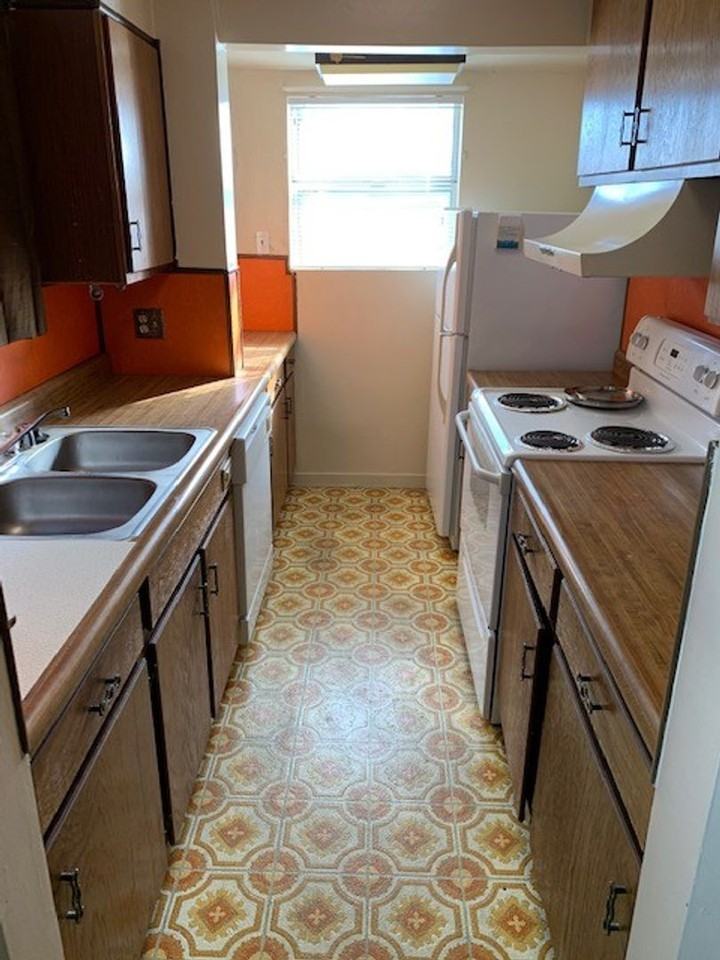 235 Maud Ave - Photo 3 of 5