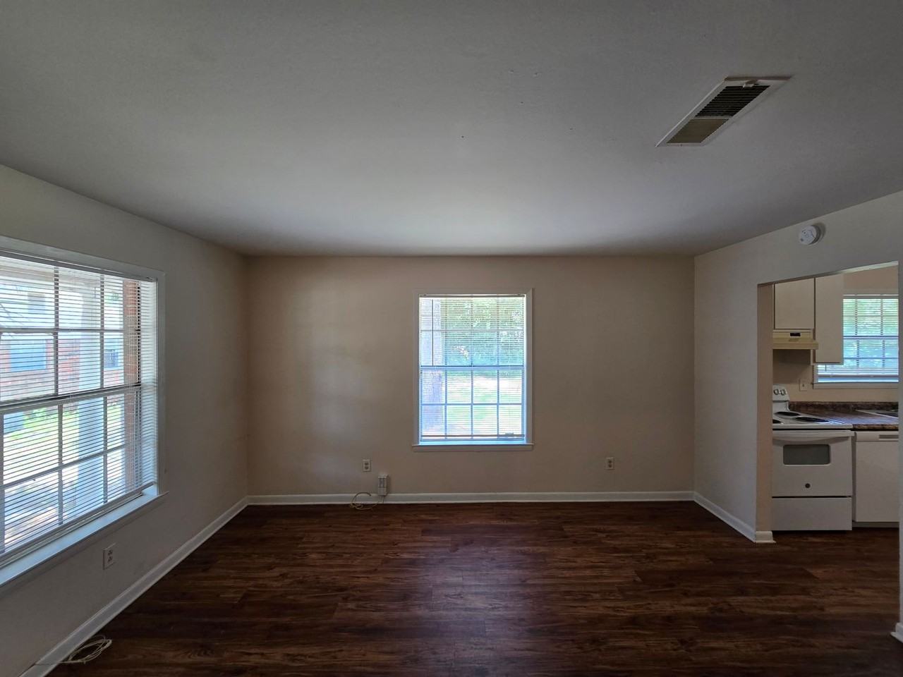 4250 N 8th Ave - Photo 3 of 15